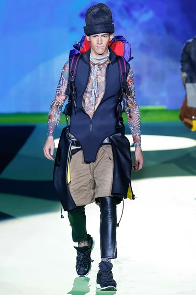 Look 17